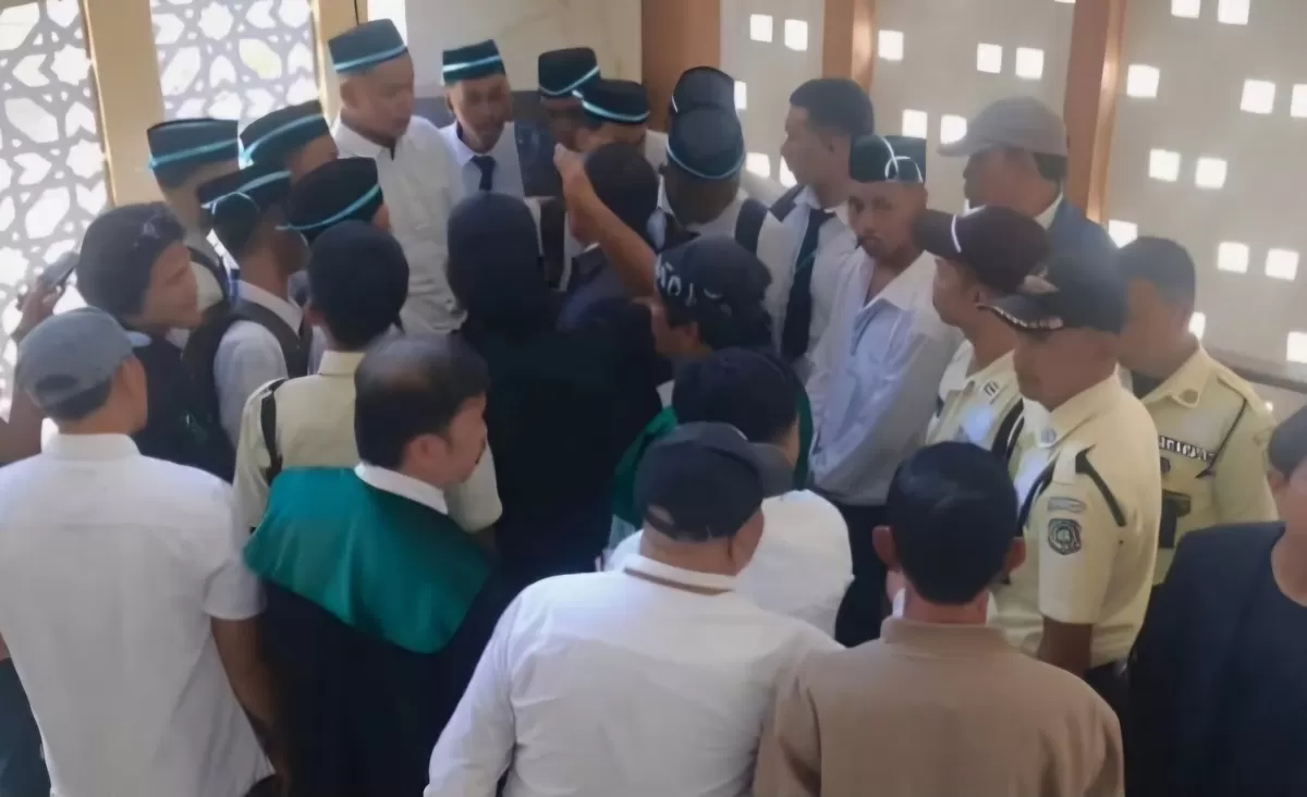 Aksi maba UIN Alauddin menolak militer saat PBAK berujung pemanggilan mahasiswa dan muncul isu ancaman sanksi hingga DO. (Dok.Instagram@sosmed_makassar)