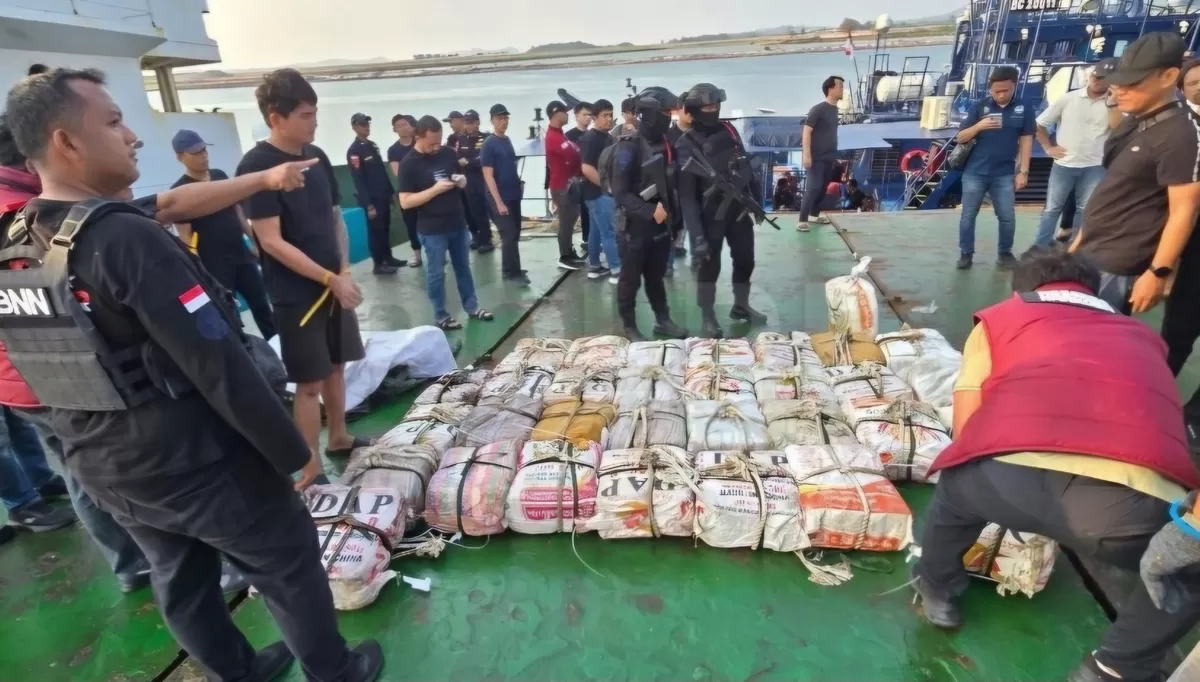 FOTO: Tampak barang bukti 800 Kg Ketamin. Polisi mengungkap penyelundupan 800 kg Ketamin HCL di perairan Anambas-Natuna setelah mengembangkan kasus MV King Sun. (Dok.Divisi Humas Polri)