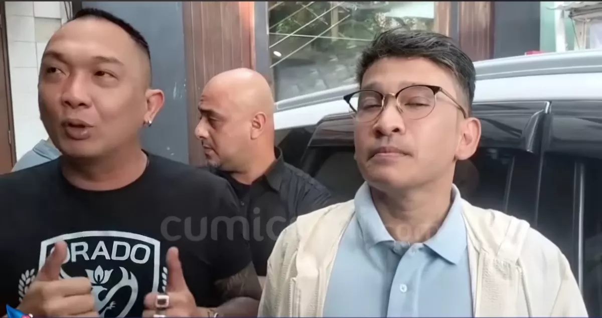 FOTO: Tampak Ruben Onsu (kanan) dan Jhon LBF (kiri), John membayar dana talangan Rp3,5 miliar untuk penyelesaian kasus Ruben Onsu, sebagian nilai dikompensasikan melalui kerjasama endorsement. (Dok.Tangkapan layar YouTube@cumi-cumi.com) 