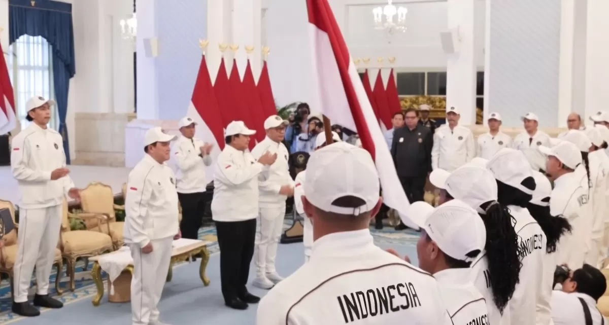 FOTO: TampakPrabowo bersama para atlet dan pelatih, presiden siapkan bonus Rp3 miliar bagi atlet Indonesia peraih emas Asian Games 2026 dan perhatian kesejahteraan pelatih dan pembina olahraga. (Dok.Setpres)  