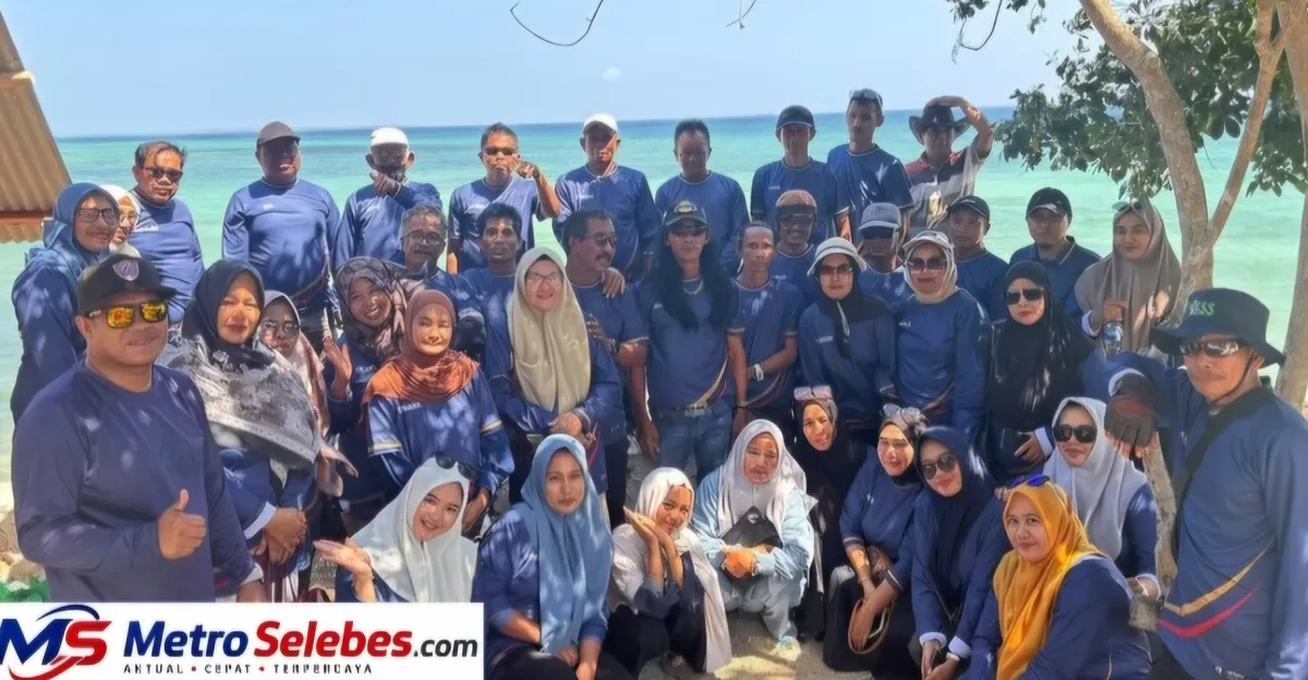 FOTO: Tampak Family gathering IKKB di Pantai Lemo-Lemo Bulukumba diikuti sekitar 45 peserta untuk mempererat silaturahmi dan kekeluargaan. (Dok.Metroselebes.com/Asb)