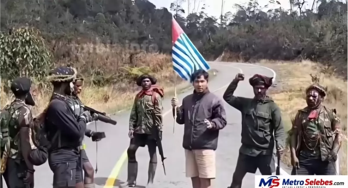 Menyoroti sopir asal Toraja Aris Sanda tewas ditembak KKB Egianus Kogoya setelah dipaksa memegang Bintang Kejora, lalu mobilnya dibakar di Jayawijaya. (Dok.Instagram@toraja_info)