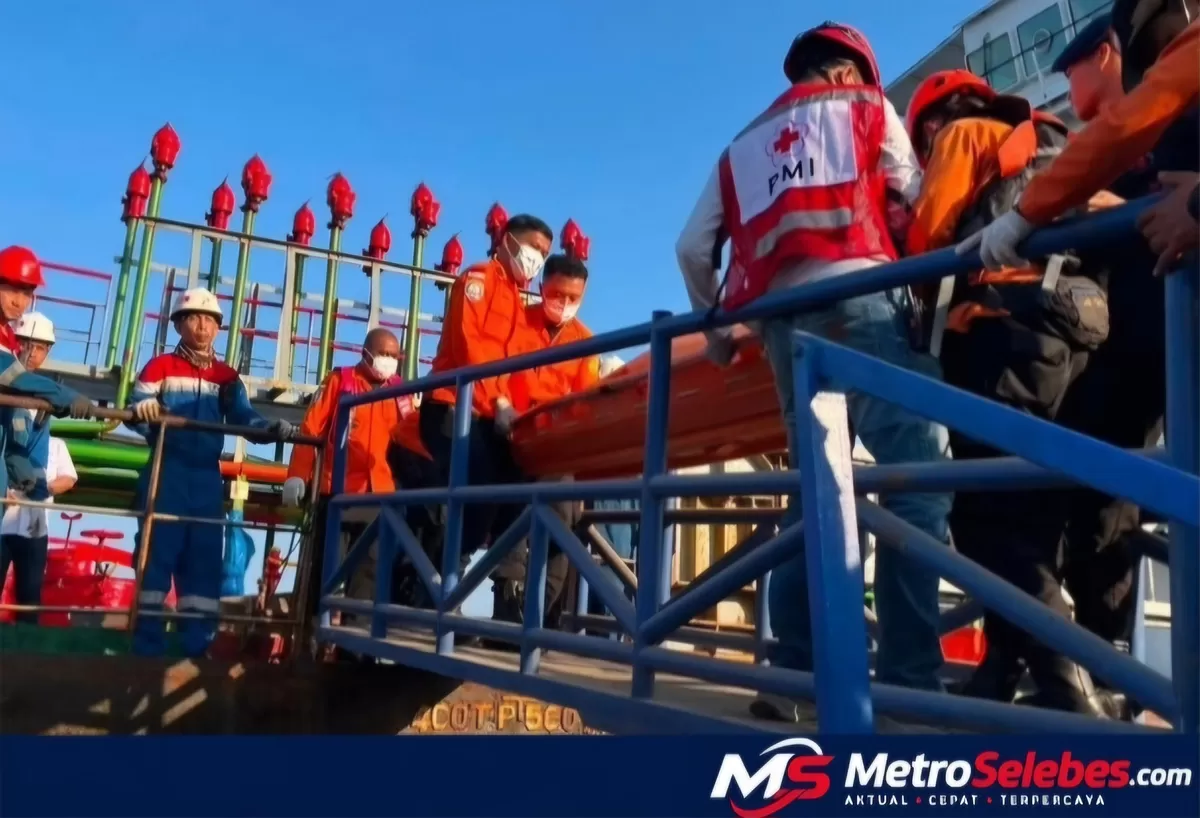 Menyoroti Polri menyiagakan 140 personel DVI dan lima posko untuk mendukung proses identifikasi korban KM Virgo Transport 8 di Jatim dan Kalsel. Dok.divisihumaspolri)  i)