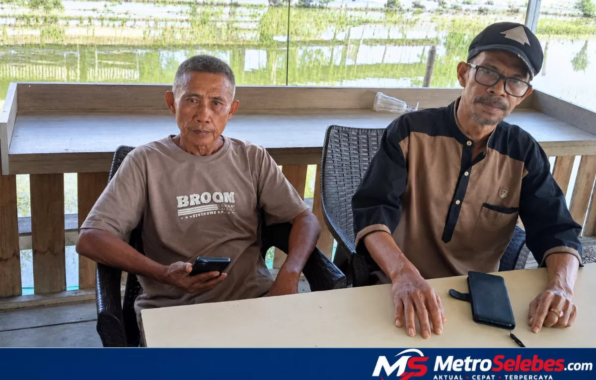 FOTO: Tampak owner Telaga Wisata Maccopa, Naja (kiri) dan rekannya, Jusman (kanan), Maros, Ahad (20/9). (Dok.Metroselebes.com/Keyla)