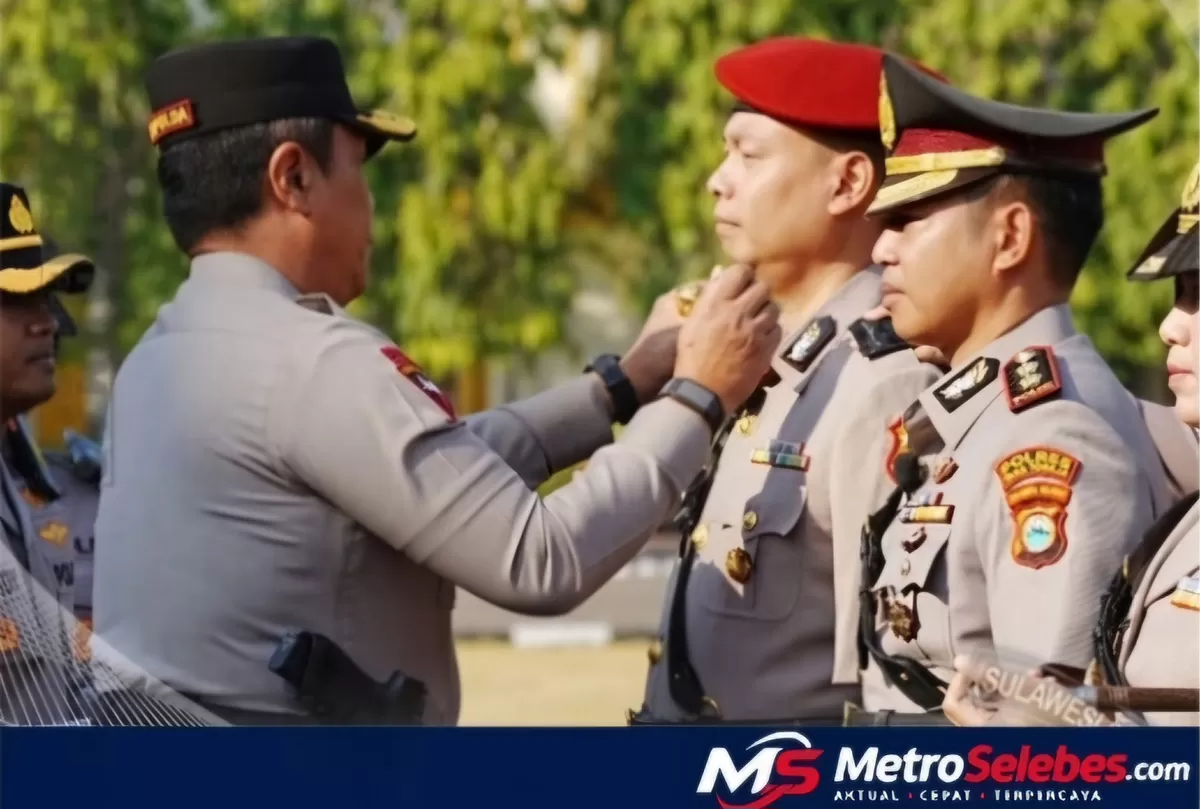 Kapolda Sulsel pimpin Sertijab 5 Kapolres di jajaran Polda Sulsel, Kapolda menekankan profesionalisme, penguatan kamtibmas, dan pelayanan kepada masyarakat. (Dok.Humas Polda Sulsel)