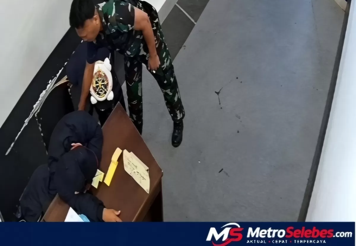 FOTO: Tangkapan layar CCTV. Pria berbaju loreng diduga mencuri HP di SPBU Barru. Polisi menelusuri Toyota Avanza DD 1920 XI dan dugaan penyalahgunaan atribut militer. (Dok.CCTV SPBU Barru)