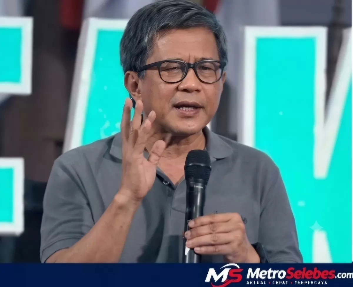 FOTO: Tampak Rocky Gerung menyoroti verifikasi ijazah Gibran dengan membandingkannya pada proses verifikasi tunjangan profesi guru. KPU jelaskan berbeda. (Dok.Instagram@jejakfigur) 