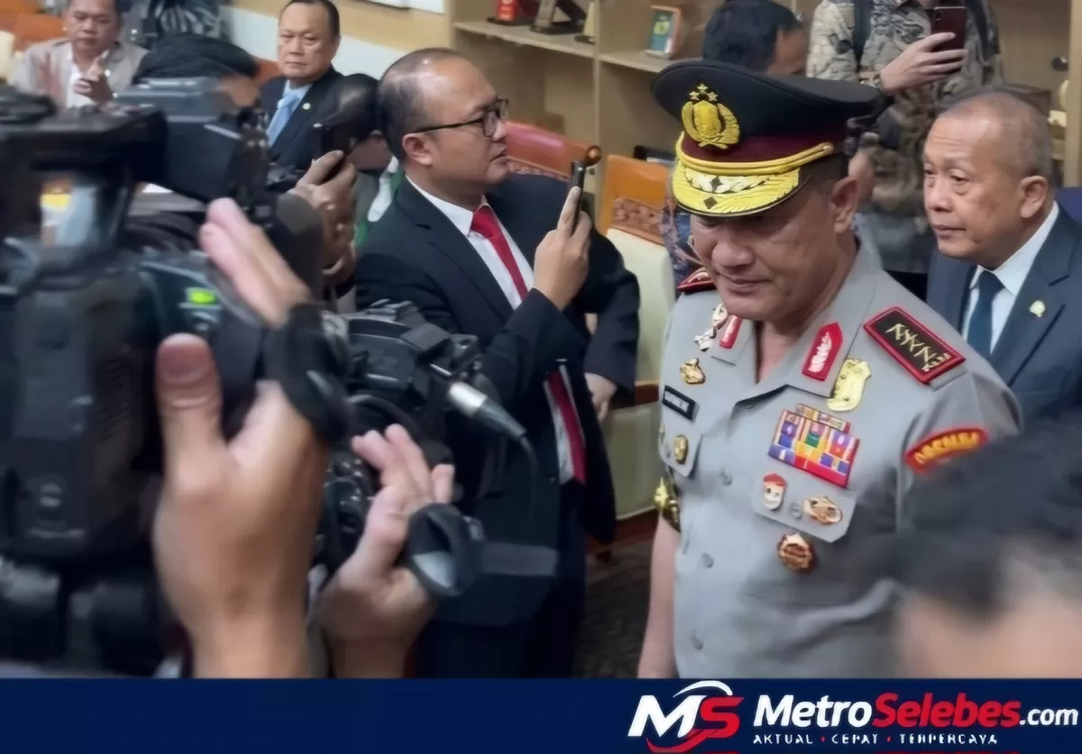 FOTO: Tampak Komjen Pol Suyudi Ario Seto sesaat sebelum menjalani uji kelayakan sebagai calon Kapolri di DPR RI, Jakarta, Kamis, 1/10/2026. (Dok.MetroTV)k