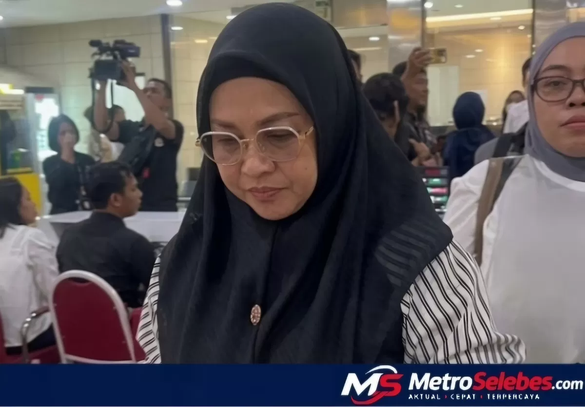FOTO: Tampak Bupati Gowa Sitti Husniah Talenrang didampingi kuasa hukum saat tiba di Gedung Bareskrim Polri, Jakarta, untuk menjalani pemeriksaan sebagai tersangka, Kamis (1/10/2026). (Dok.Interupsi.com/Marwanto)