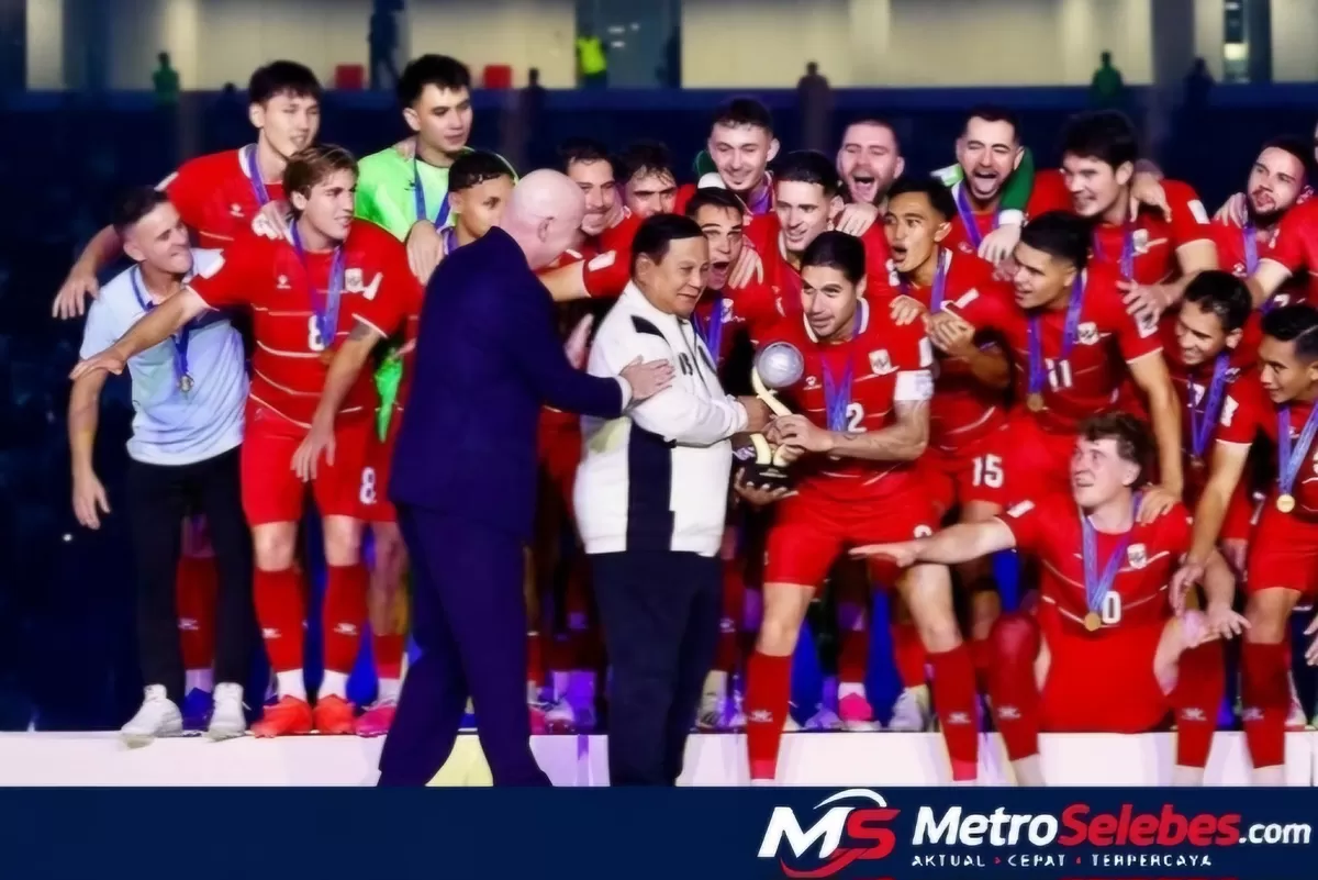 Timnas Indonesia merayakan keberhasilan menjuarai FIFA ASEAN Cup 2026 setelah mengalahkan Thailand melalui drama adu penalti di SUGBK, Jakarta. (Dok.fifaworldcup)