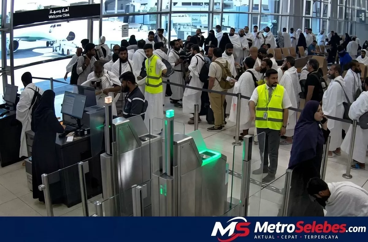 Rekaman CCTV sebelum serangan kelompok Houthi di Bandara Internasional King Khalid, Riyadh pada Sabtu, 10 Oktober 2026. (X/alarabiya_eng)