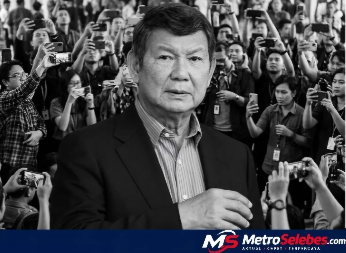 FOTO: Ilustrasi Hashim Djojohadikusumo dan orang-orang memegang ponsel yang direncanakan menjadi sarana akses rekening digital dan penyaluran bansos. (Dok.Metroselebes.com/ilustrasi)