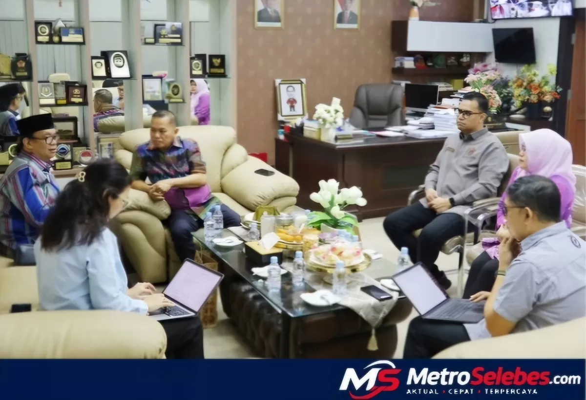 FOTO: Tampak suasana saat Fakultas Hukum Universitas Hasanuddin membahas penjajakan kerja sama akademik dengan perwakilan Melbourne Law School, The University of Melbourne, Australia, di Makassar, Kamis (15/10/2026). (Dok.FH Unhas)