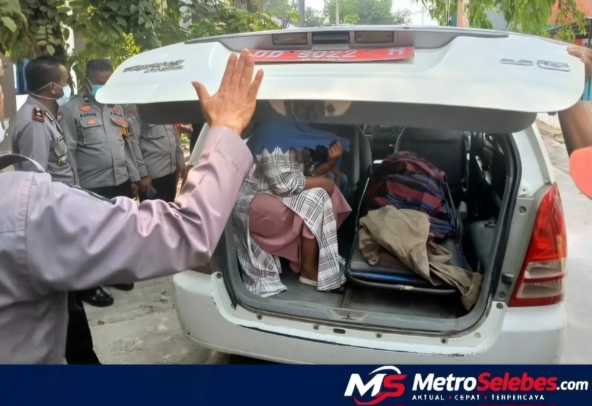 FOTO: Tampak jenazah HR alias AN saat hendak menuju ke RS Bhayangkara Makassar, hasil labfor atas kematian HR  alias AN masih menunggu, sementara Propam telah memeriksa 10 anggota namun masih status saksi. (Dok.Humas Polres Bulukumba)