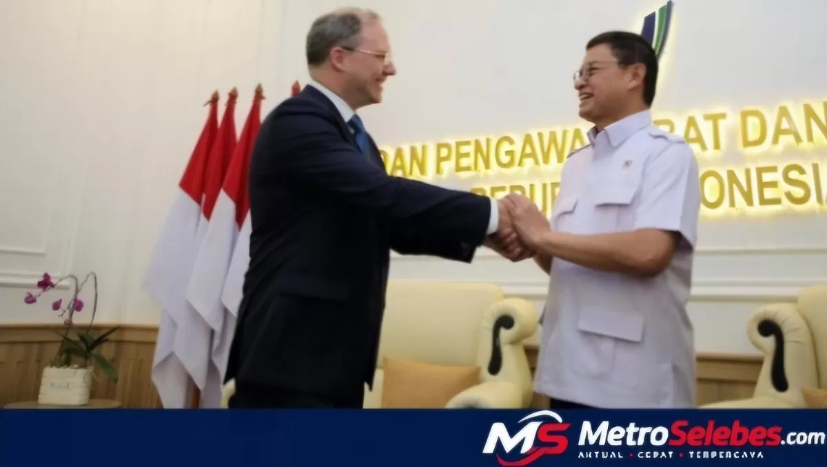 Tampak Kepala BPOM Taruna Ikrar bertemu Wakil Menteri Perindustrian dan Perdagangan Rusia Alexey V. Gruzdev untuk membahas peluang investasi, transfer teknologi, dan penguatan kerja sama industri farmasi Indonesia-Rusia. (Dok.BPOM RI)