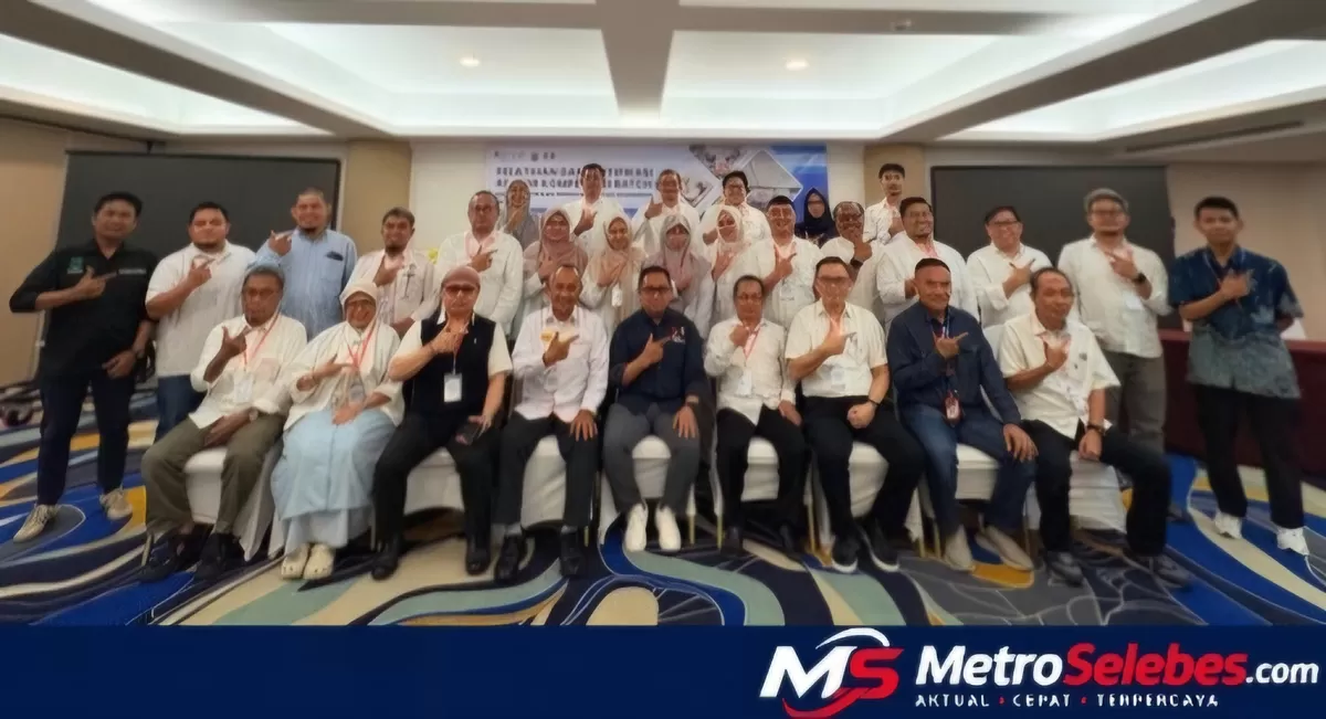 Sebanyak 12 dosen Administrasi Publik FISIP Unhas dinyatakan kompeten sebagai Asesor Kompetensi Nasional dalam pelatihan dan ujian sertifikasi LSP Unhas di Makassar, 17 Oktober 2026. (Dok.Adn Unhas)