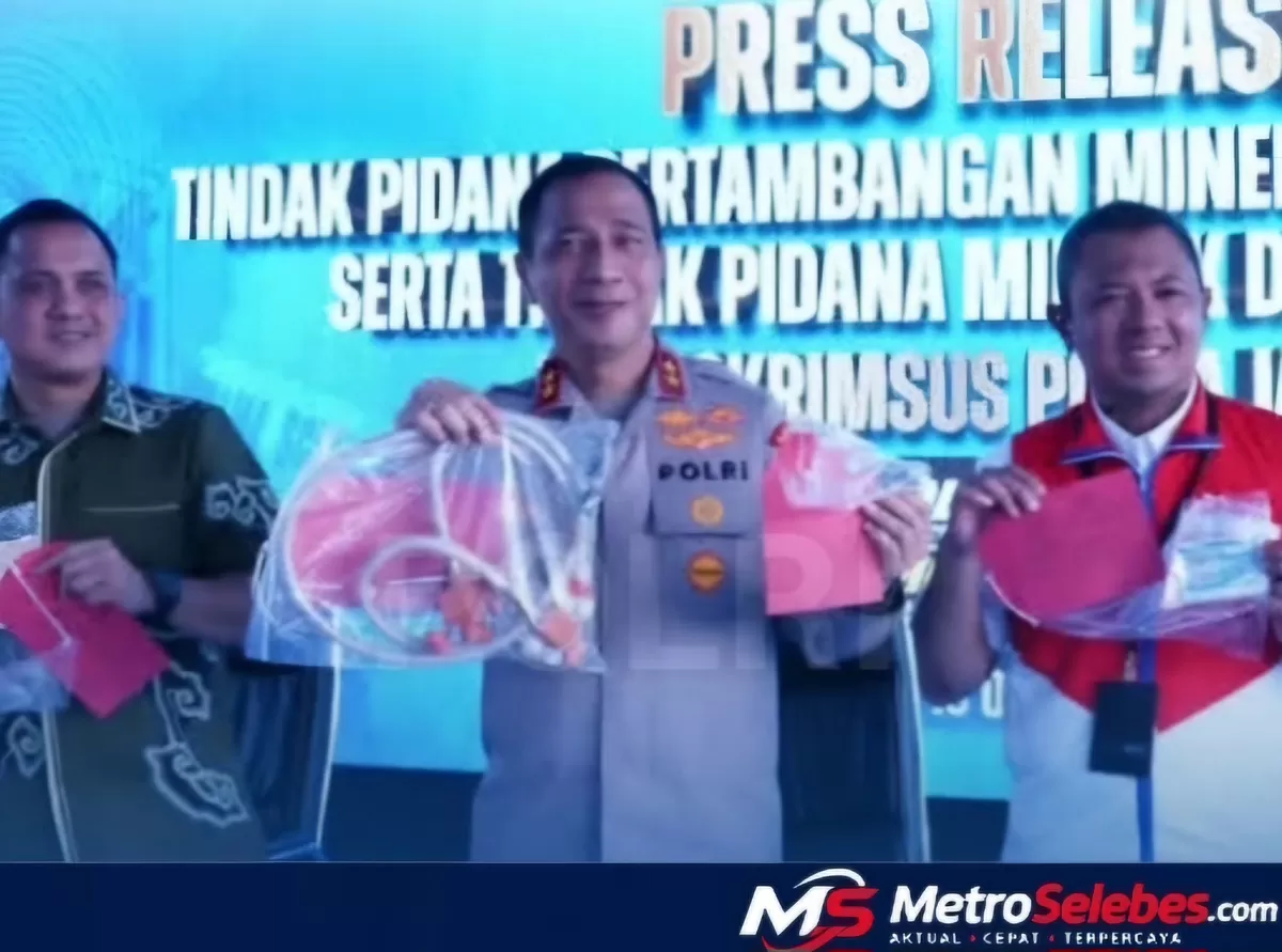 Kapolda Jawa Tengah Irjen Pol Roy Hardi Siahaan bersama pihak terkait saat konferensi pers pengungkapan kasus dugaan penyalahgunaan LPG dan solar subsidi di Jawa Tengah. (Foto: Divisi Humas Polri)