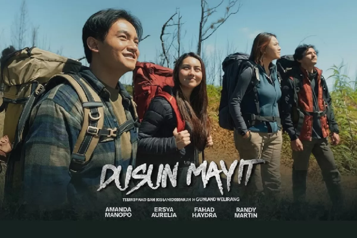 Film "Dusun Mayit" yang ber-setting pendakian gunung cukup merepotkan para pemain seperti Amanda Manopo dan Randy Martin. (Youtube/Cinepolis Indonesia)