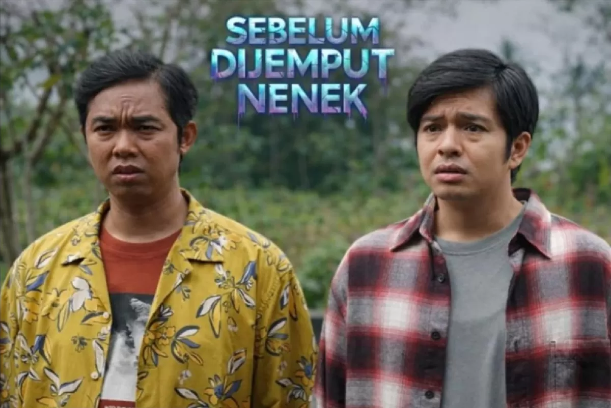 Dalam film "Sebelum Dijemput Nenek", Angga Yunanda berperan sebagai kembaran Dodit Mulyanto. (Instagram @sebelumdijemputnenek)