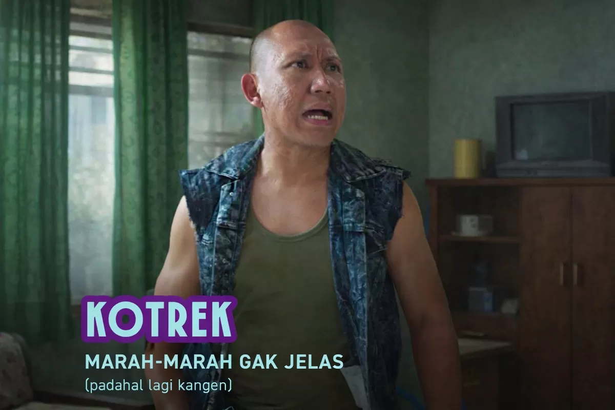 Oki Rengga tampil dengan karakter yang berbeda dalam film Sebelum Dijemput Nenek. (Instagram @okirengga33/Made with AI)
