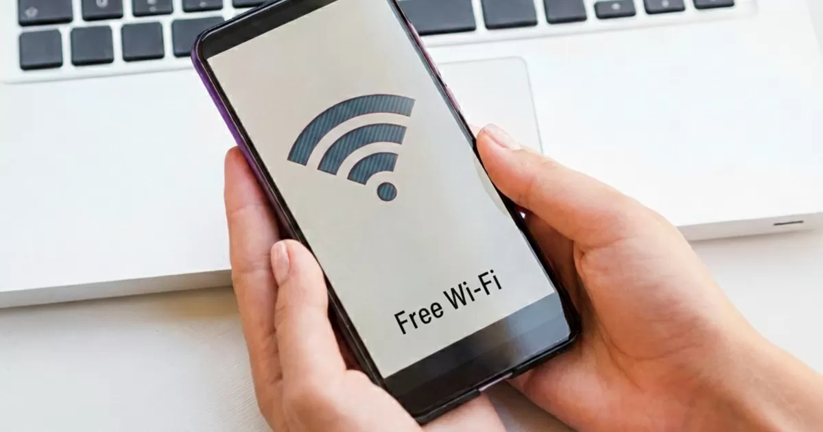 Ilustrasi: Berhati-hatilah saat menggunakan Wi-Fi umum yang disediakan gratis di kafe, bandara, atau tempat umum lainnya. (Freepik)