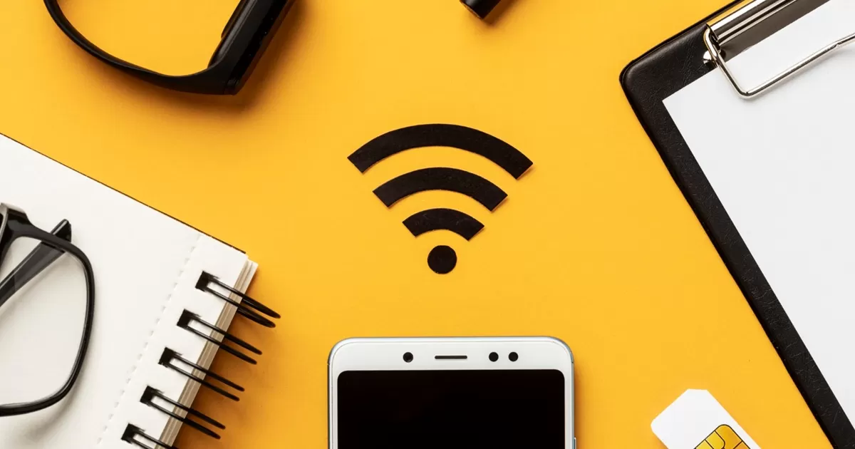 Ilustrasi: Device apapun yang kamu pakai pada dasarnya berisiko saat kamu menggunakan WiFi umum. (Freepik)