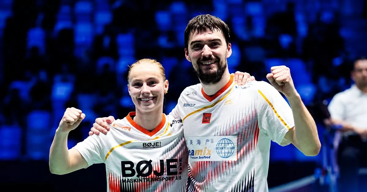 Alexandra Boje dan Mathias Christensen usai bertanding di French Open 2025. Usai memenangkan Indonesia Open 2026, mereka liburan dulu ke Labuan Bajo. (Instagram @badmintonforum_)