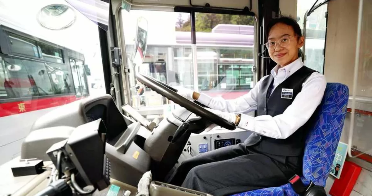 ahatmi Rismartanti menjadi sopir bus perempuan asing pertama yang memegang visa Specified Skilled Worker tipe 1 di Prefektur Kanagawa, Jepang. (Yomiuri.co.jp)