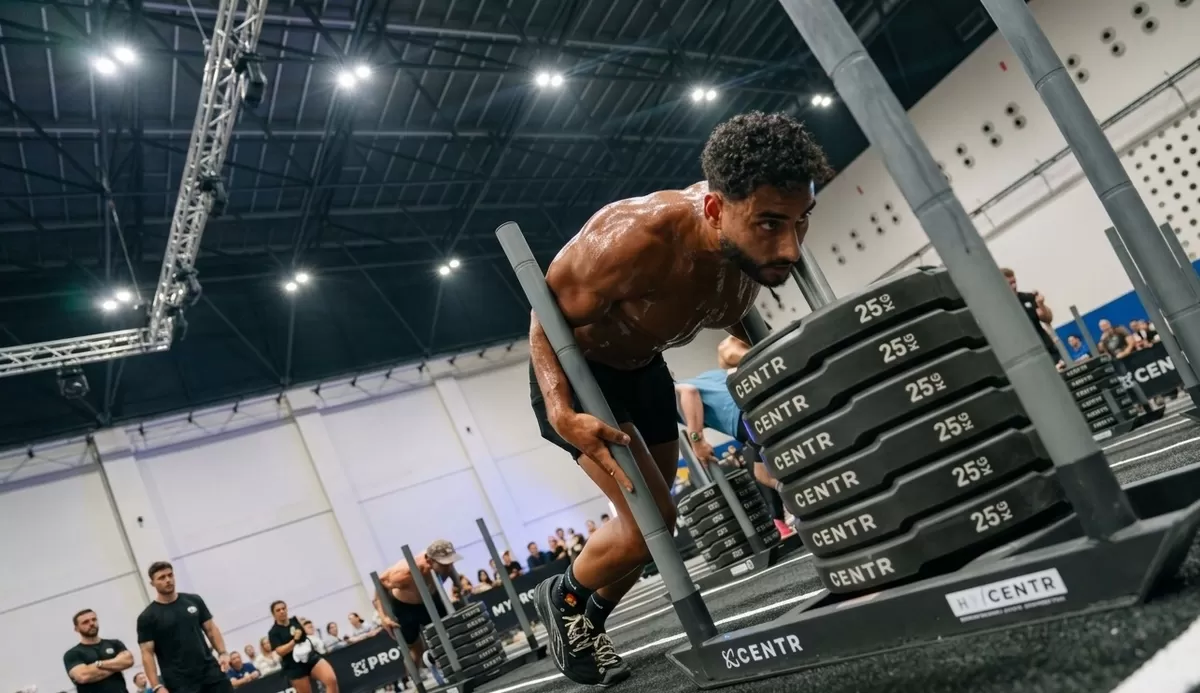 Menggabungkan strength training dan kardio, ternyata memiliki efek menurunkan resiko kematian hingga 40%, dibandingkan kepada orang yang tidak pernah melakukan olahraga sama sekali. Untuk yang biasa hanya melakukan 1 jenis olahraga saja (kardio/strength) hanya menurunkan resiko kematian sebesar 21%. (Instagram Hyrox Indonesia)