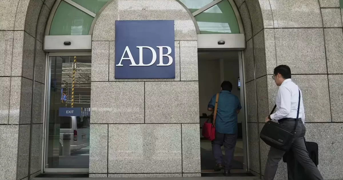 Ilustrasi: Asian Development Bank (ADB) membuat lowongan kerja Operations Officer. (India Times)