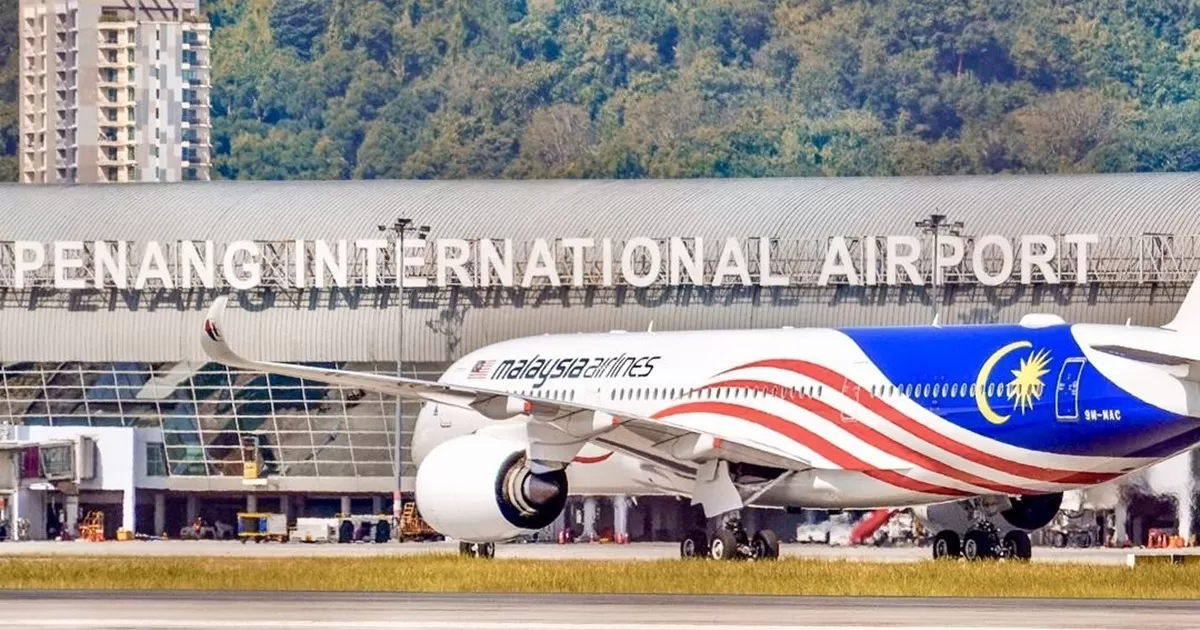 Sebagai Cargo Operations Officer, kamu bertanggungjawab mengawasi kegiatan operasional kargo harian. (X/Malaysia Airports)