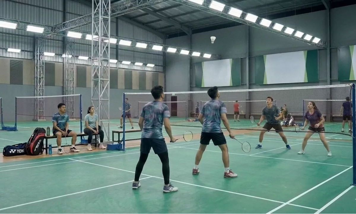 Tren olahraga di Indonesia bergeser menjadi bagian dari gaya hidup modern, terutama bagi kalangan Gen Z dan generasi milenial. Badminton menjadi olahraga favorit untuk Gen Z. (Pejuang Kantoran/Google Gemini)
