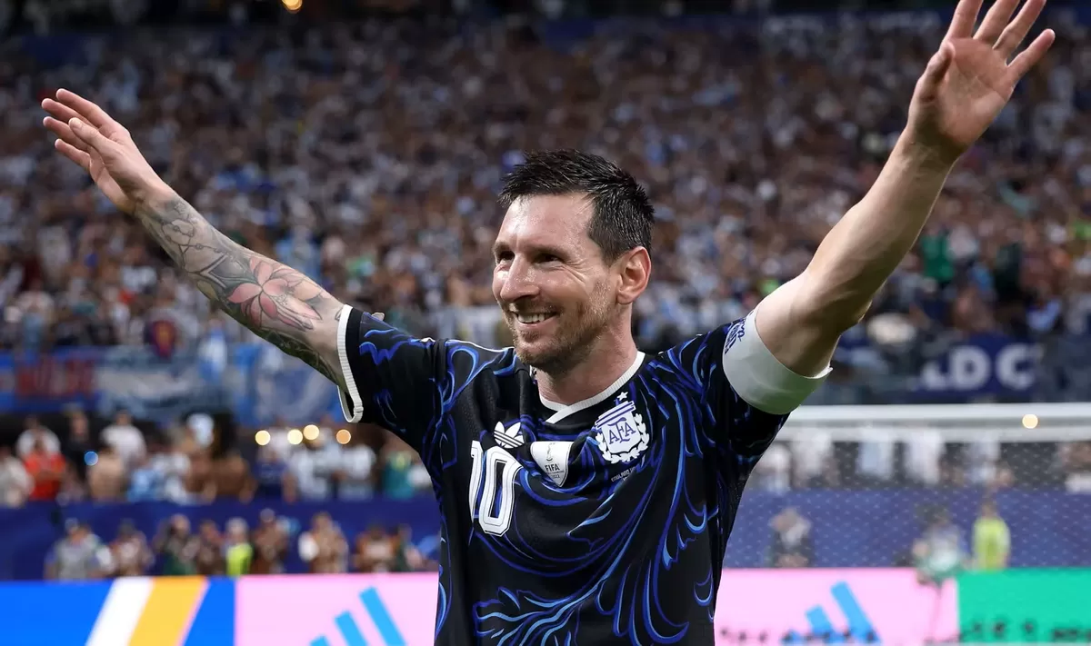 Lionel Messi ikut-ikutan melakukan provokasi pada laga final Piala Dunia FIFA 2026, yang berlangsung ricuh dan penuh kontroversi. Berikut ada 5 kontroversi yang dilakukan Timnas Argentina pada laga final nan panas tersebut.  (FIFA.com )