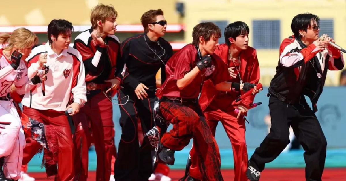 Usai tampil di halftime show Piala Dunia 2026, lagu "Dynamite" milik BTS naik 43%, dari 2,14 juta jadi 3,05 juta stream. (Facebook/The Daily Star)