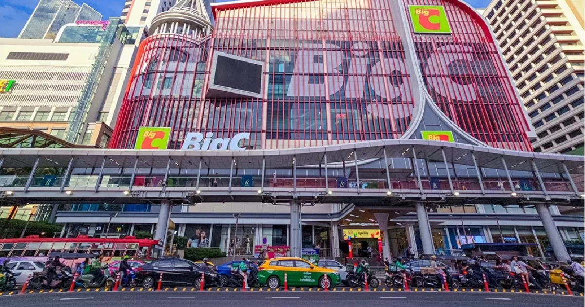 Ilustrasi: Di Thailand, ritel raksasa seperti Big C sampai bikin area khusus yang menyediakan oleh-oleh untuk para wisatawan. (Novotelbangkokplatinum.com)