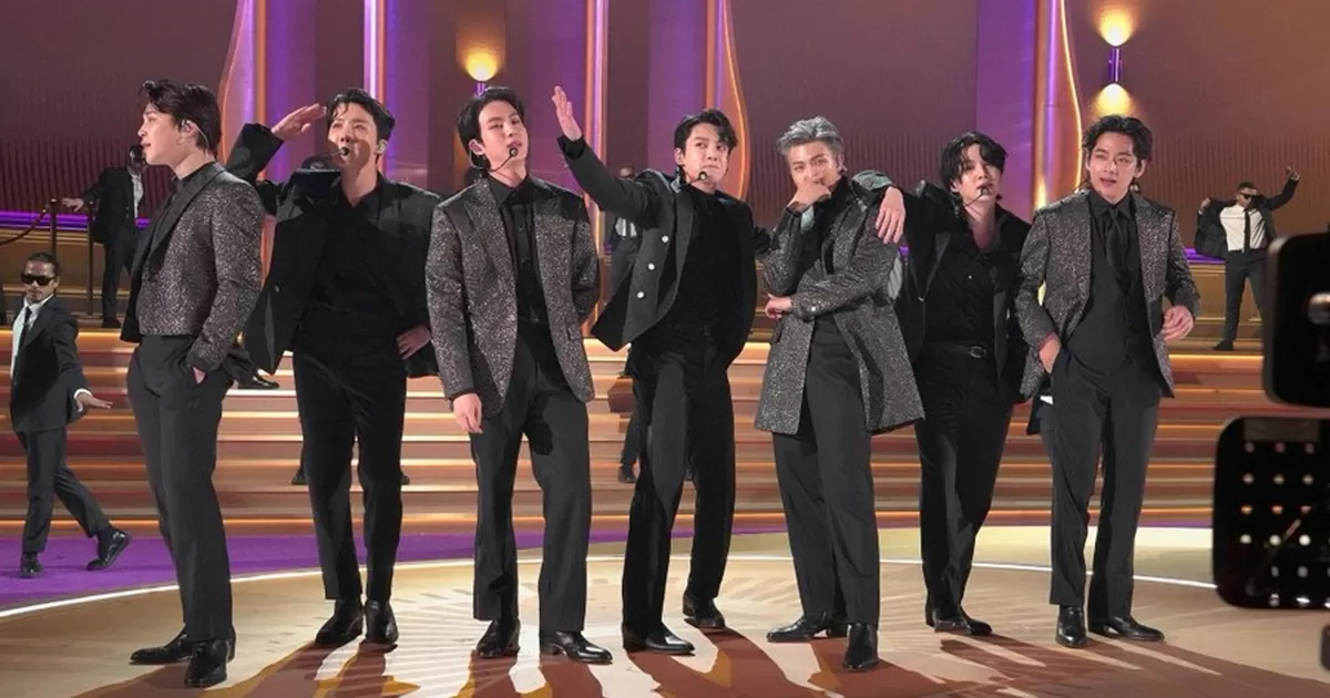 BTS memutuskan untuk tidak mengirimkan karya-karya mereka untuk Grammy Awards 2027.  (X @forbes)