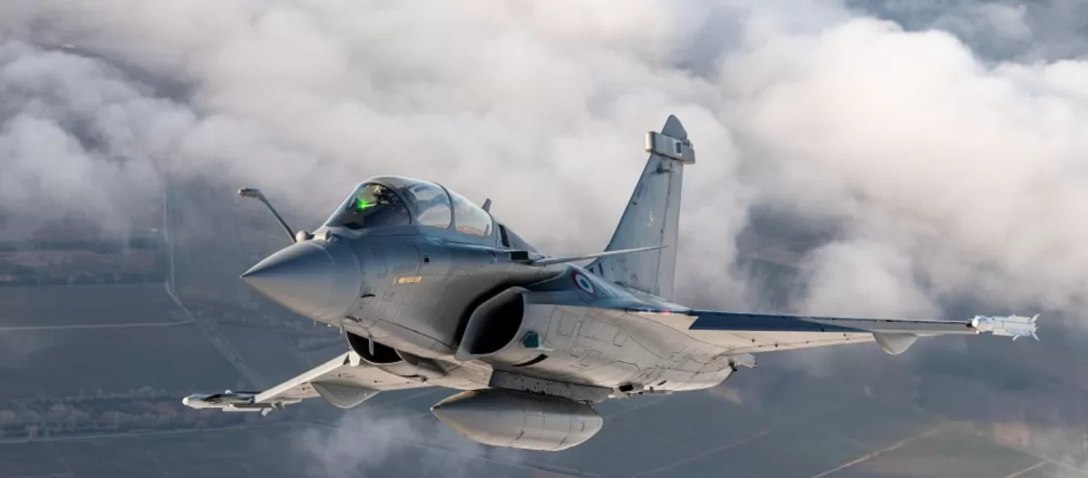Jet Rafale asal Prancis menjadi andalan baru TNI AU. Formassi Fly Pass ditunjukan saat Upacara Peringatan Kemerdekaan Indonesia di Istana Negara (website resmi dassault aviation)