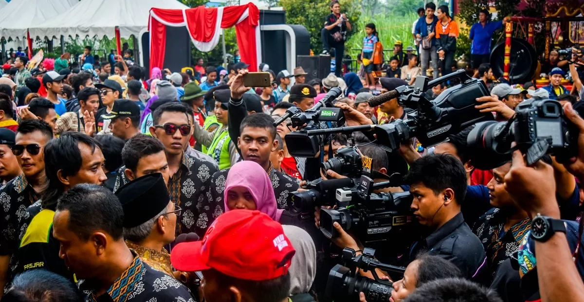 ilustrasi: Konsentrasi massa pada saat demo 27 Agustus akan terpusat di kawasan Gedung DPR/MPR RI, Jalan Gatot Subroto, Jakarta Pusat. (Unsplash/Adrian Hartanto)