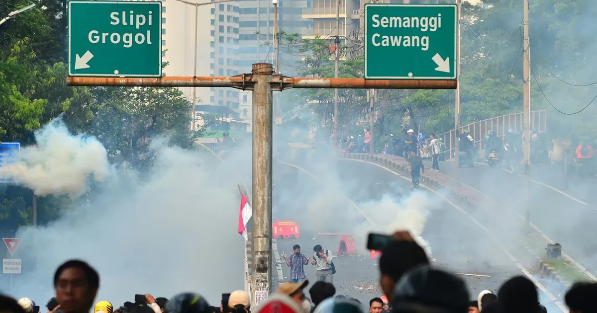 Ilustrasi: Untuk mengantisipasi kemacetan akibat penumpukan massa demo 27 Agustus, siapkan rute perjalanan alternatif. (Unsplash/Iqro Rinaldi)