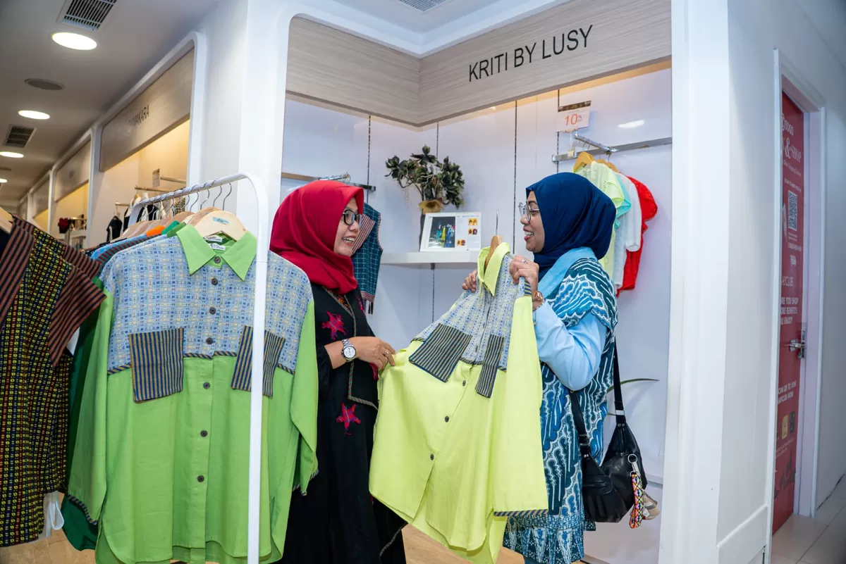 Kriti by Lusy Tenun Modern, Jajaki Potensi Wastra Nusantara di Pasar Mancanegara Lewat Pameran BRI  (BRI)