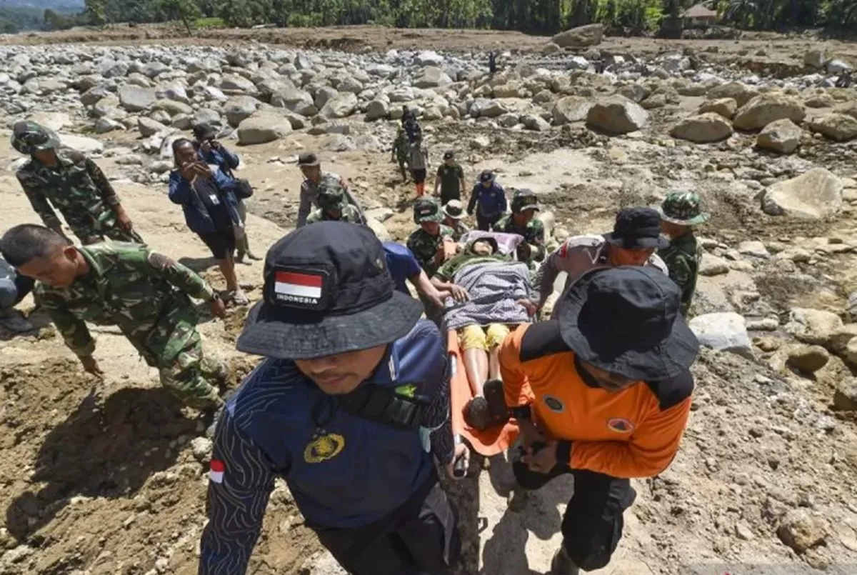 Teror untuk Para Pengkritik, Alarm Demokrasi di Tengah Bencana Sumatera. (ANTARA FOTO/WAHDI SEPTIAWAN)