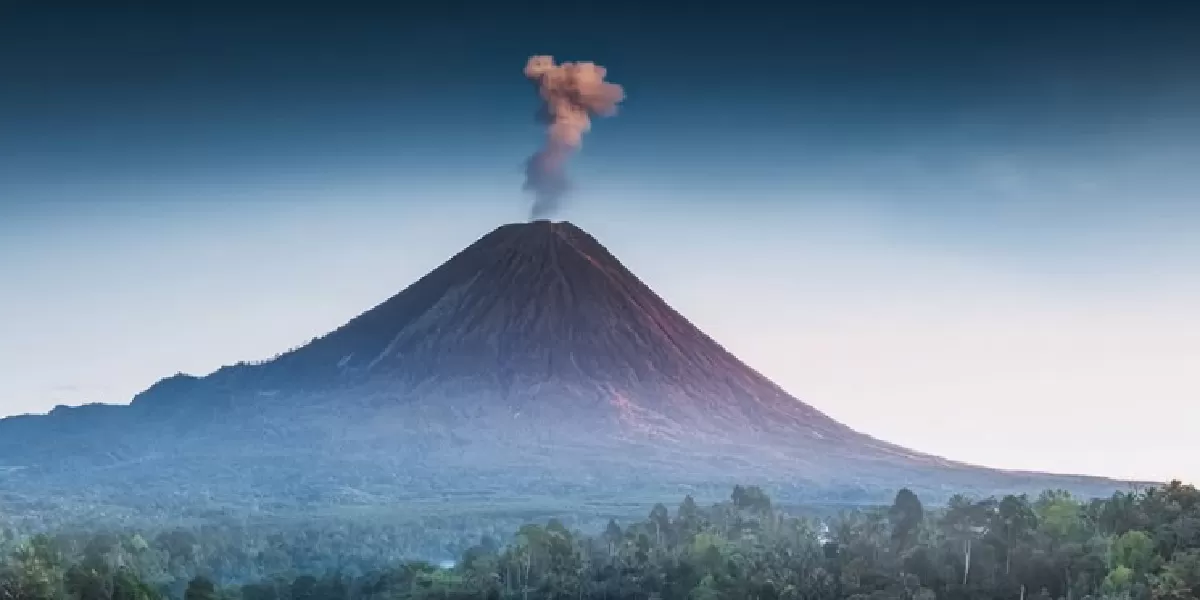 Aktivitas Semeru Kembali Menguat (Instagram @felgra_photography)