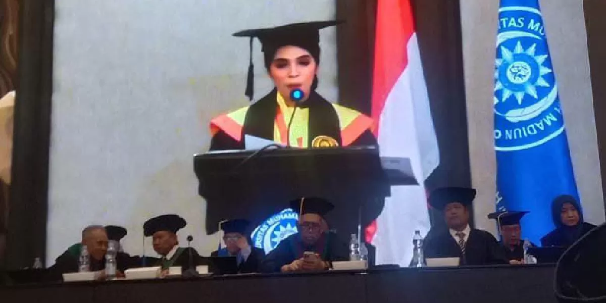 Olin, mahasiswi Katolik asal NTT, jadi wisudawan terbaik UMMAD (Suaramuhammadiyah.id)