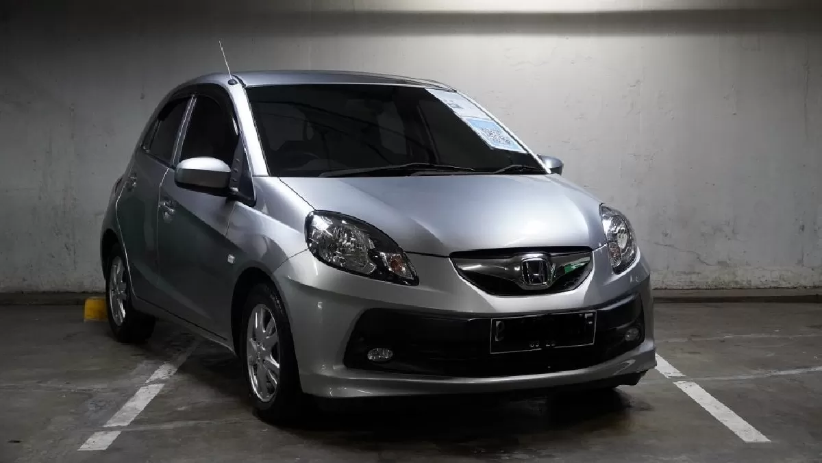 Cari mobil irit? Simak harga Honda Brio Satya bekas di Solo 2026 mulai Rp90 jutaan! Pilihan ideal untuk kendaraan harian yang andal!