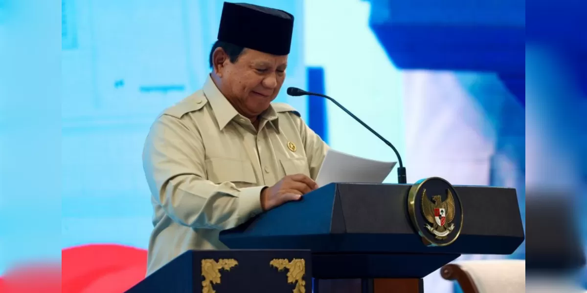 Presiden Prabowo Subianto resmi melantik 16 anggota Dewan Energi Nasional (DEN) di Istana Kepresidenan Jakarta (Instagram @presidenrepublikindonesia)
