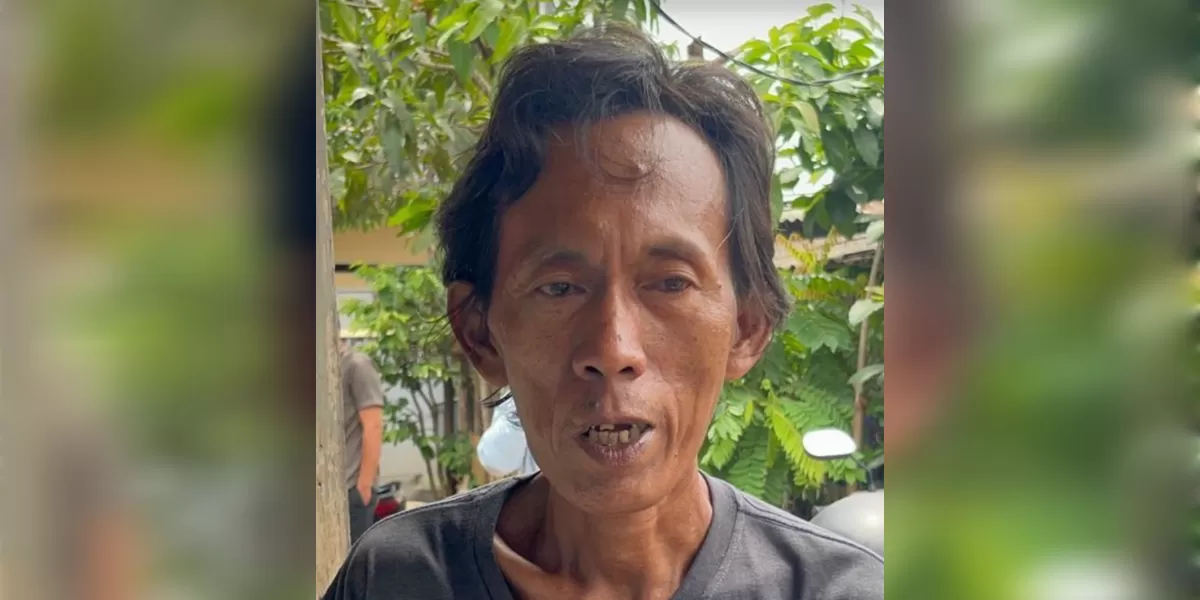 Sudrajat pedagang es gabus dituduh spons (Tiktok @voiz_indonesia)