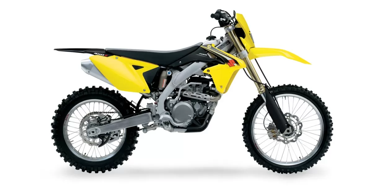 Suzuki Raider J Crossover 113 CC hadir dengan desain trail unik dan konsumsi BBM irit hingga 66 KM/L. Simak alasan kenapa layak dibeli!