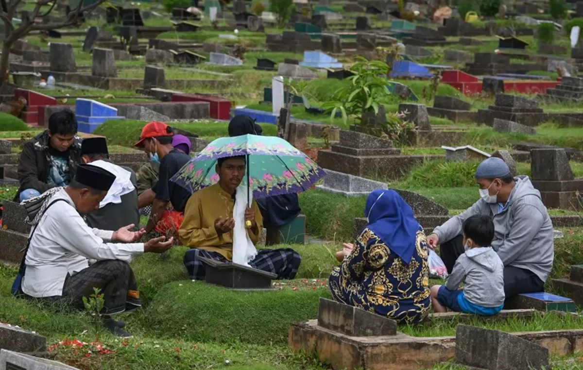Kapan Ziarah Kubur Sebelum Ramadhan 2026? Ini Waktu Terbaik, Jangan Sampai Terlewat. (ANTARA FOTO/Aditya Pradana Putra)