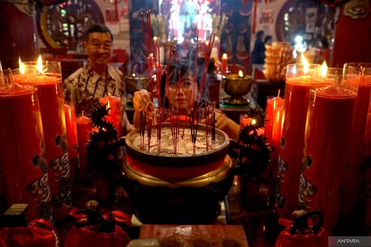 Sejarah dan Tradisi Imlek di Indonesia, Dilarang Orde Baru, Dihidupkan Gus Dur. ( ANTARA FOTO/Destyan Sujarwoko)