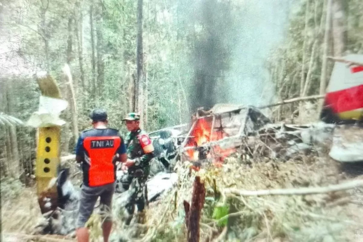 Pesawat Pengangkut BBM Jatuh di Nunukan Kalimantan Utara, Diduga Terkendala Cuaca Buruk. (ANTARA/HO-Camat Krayan Timur Lianthoni)